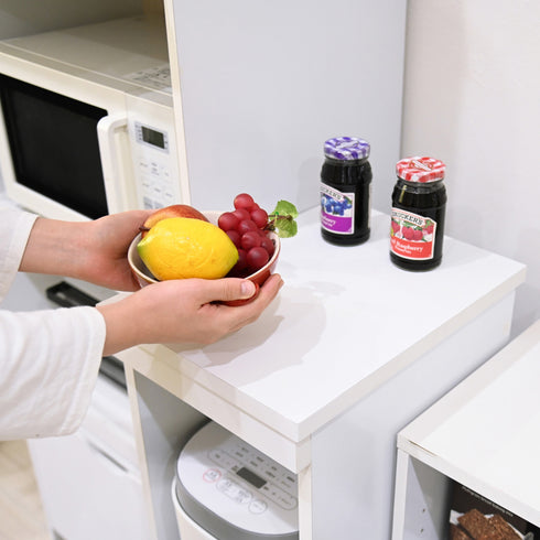 物をさっと置ける高さなので、天板も有効活用できます。